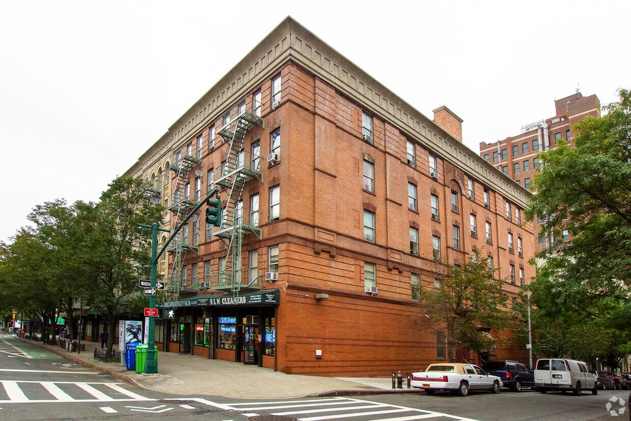 Building Photo - 71 W 108th St