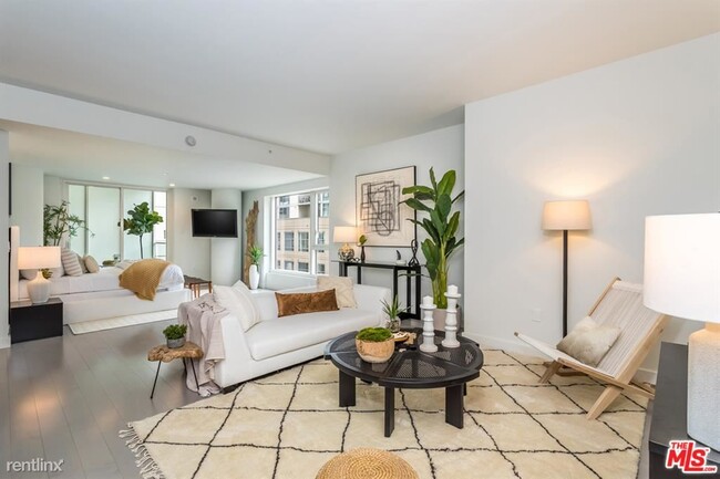 Foto del edificio - 1 br, 1 bath Condo - 6250 Hollywood Blvd U...