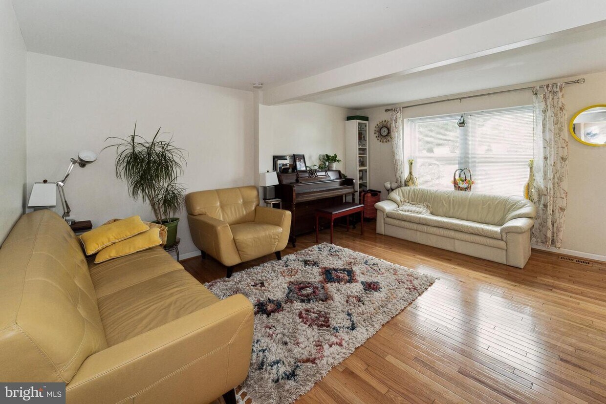 Primary Photo - 910 Merridale Blvd