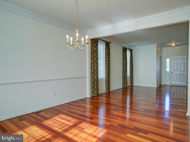 Foto del edificio - 30 Lockwood Dr