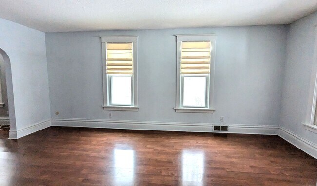 Foto del edificio - 1284 Montgomery Ave