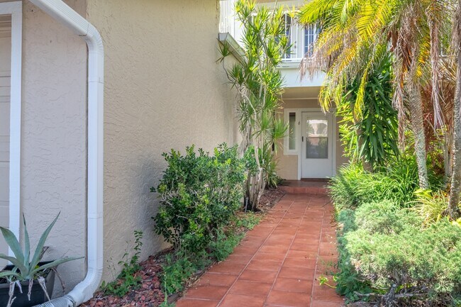Building Photo - 105 La Costa St