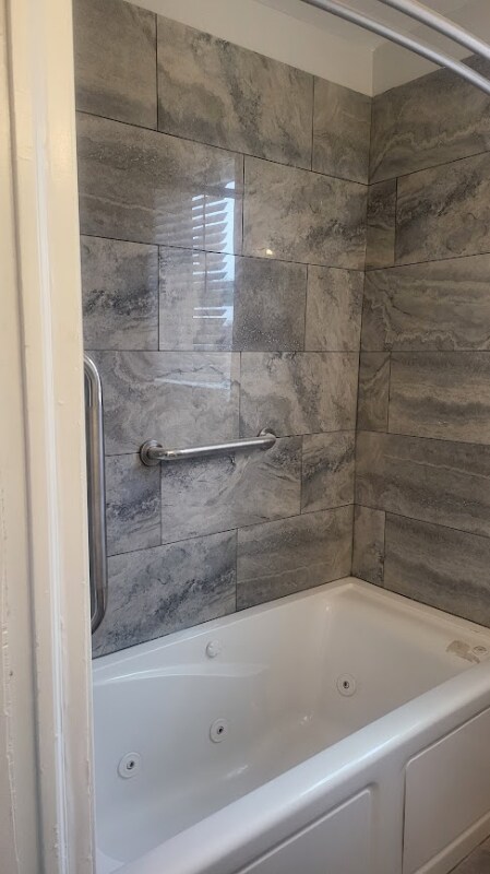 Foto del edificio - 8304-8306 Pickering Ave