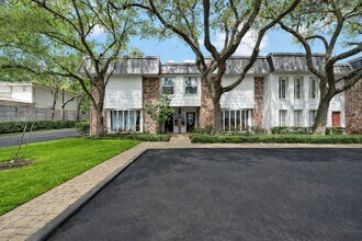 Building Photo - 8954 Chatsworth Dr