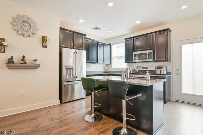 Building Photo - 403 Saratoga Ct