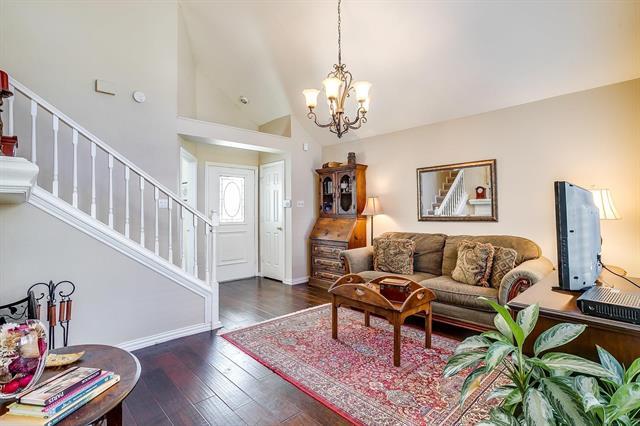 Foto del edificio - 18016 Whispering Gables Ln