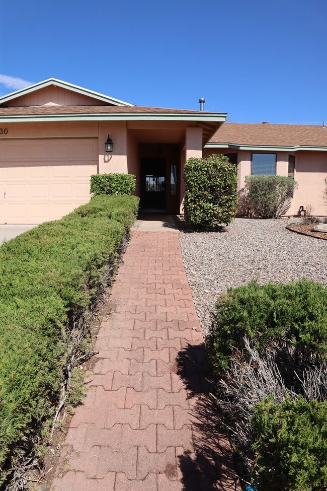 Building Photo - Livable, Lovable, & Avaiable!