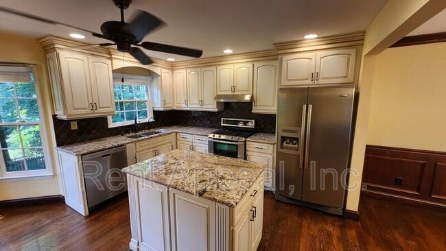 Building Photo - 310 Milesford Ct