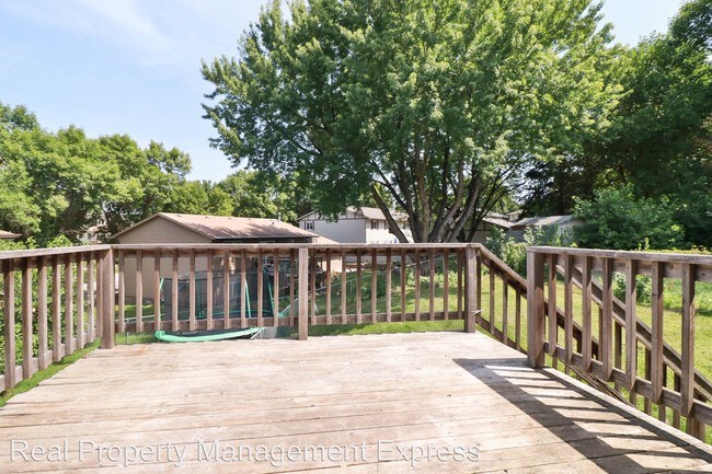 Building Photo - 2704-2706 E Bragstad Dr
