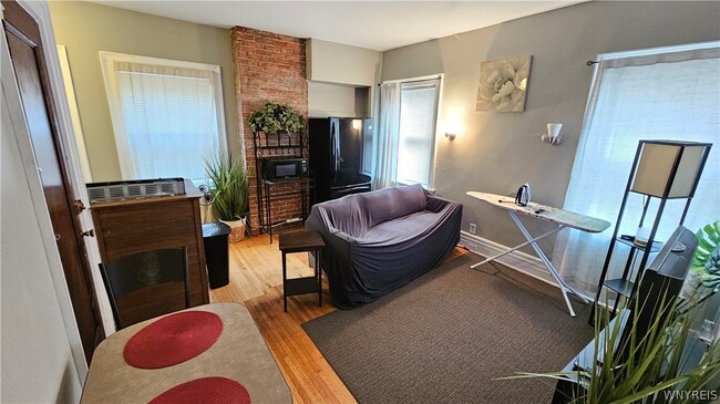 Foto del edificio - 419 Richmond Ave