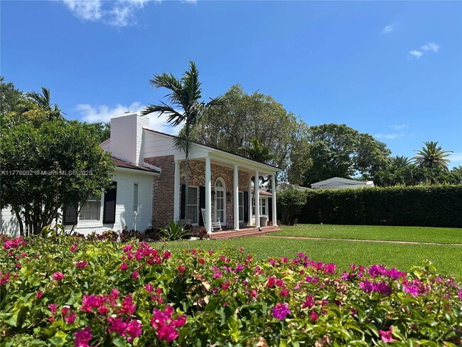 Building Photo - 765 N Greenway Dr