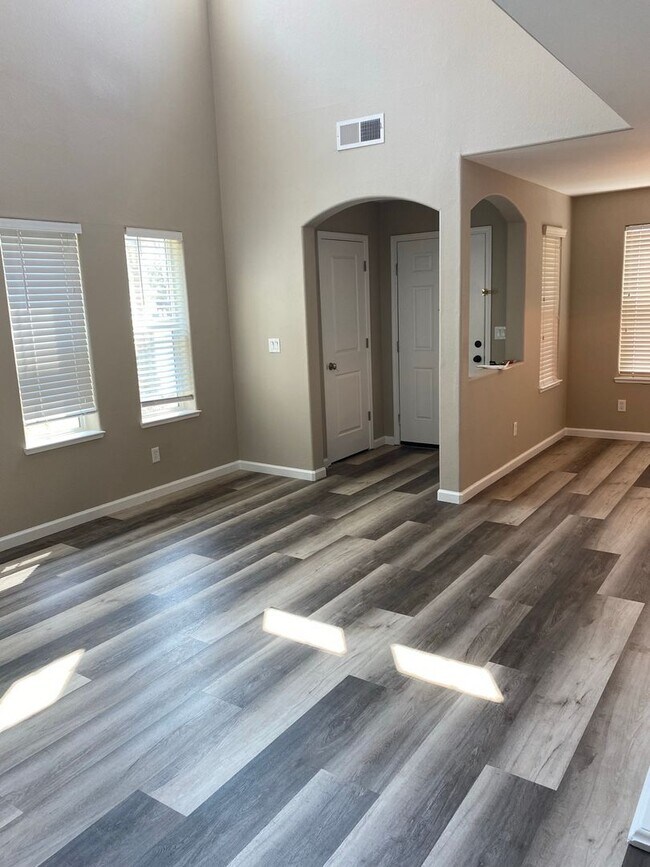 Foto del edificio - 1612 Lone Oak Trail