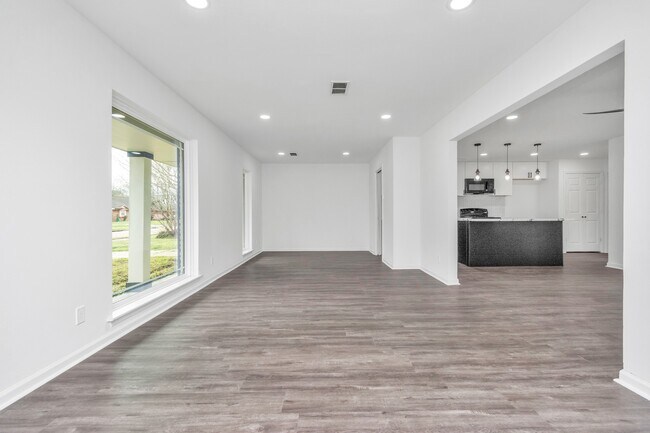Foto del edificio - 5006 Heatherbloom Dr
