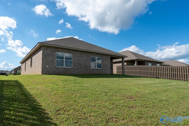 Building Photo - 106 Elaina Grey Ct