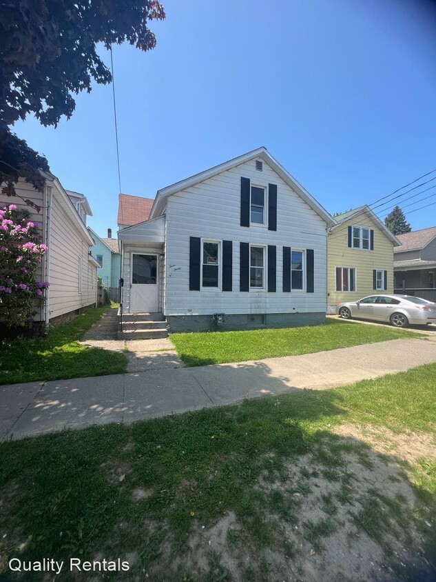 Primary Photo - 4 br, 1 bath House - 330 ASH