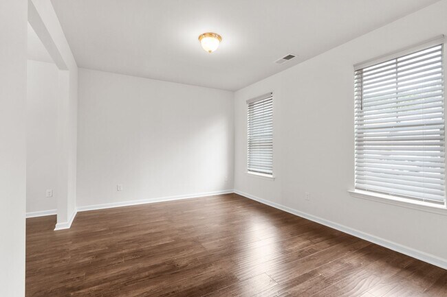Foto del edificio - 5 Bedroom Single Family Home In Lawrencevi...
