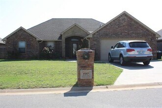 Building Photo - 1517 NE Stone House Dr