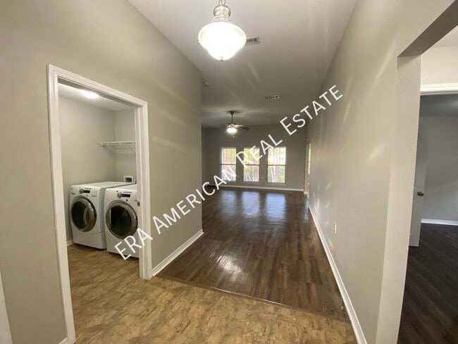 Building Photo - 2024 Bright Water Dr