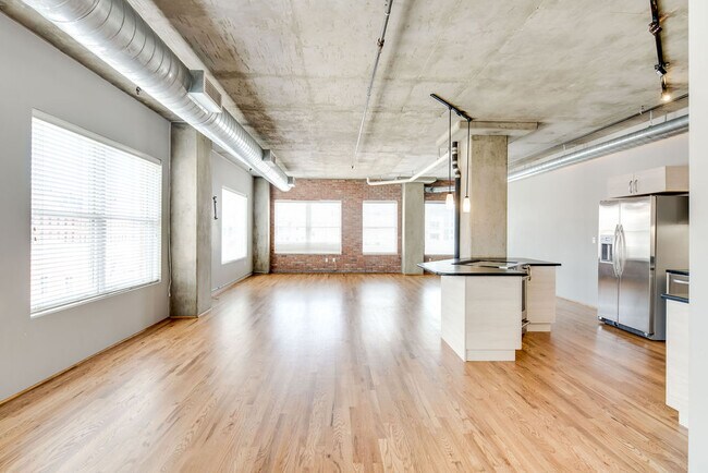 Building Photo - 1499 Blake St