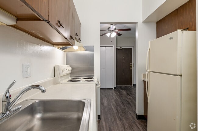 2BR, 1BA - 1,050SF - Kitchen - The Highlands Apartments