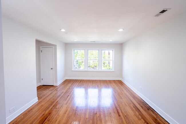 Building Photo - 7212 S Euclid Ave