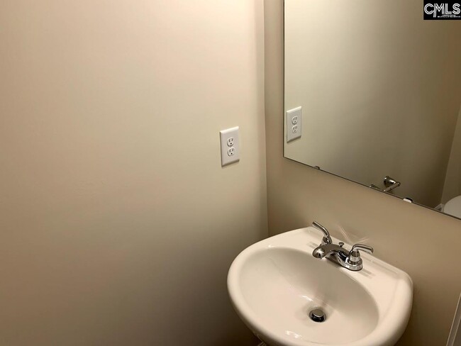 Building Photo - 553 Hatteras Dr