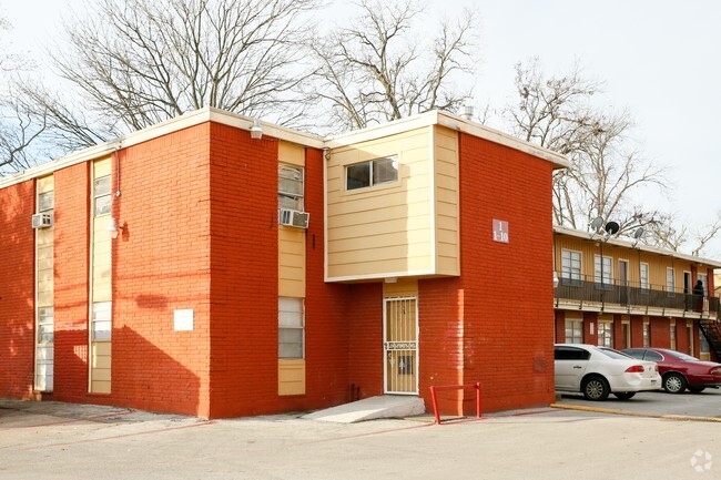 Building Photo - The Legacy Apartments