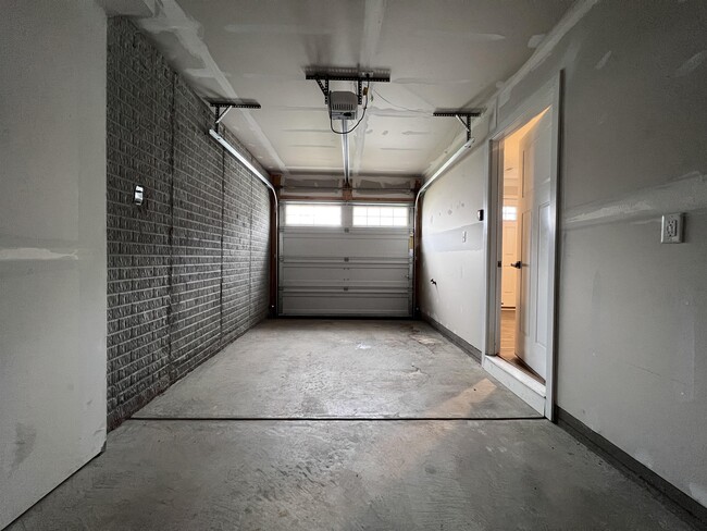 Foto del edificio - 217 Stonehurst Dr