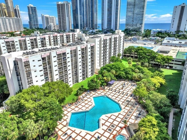 Foto del edificio - 17021 N Bay Rd