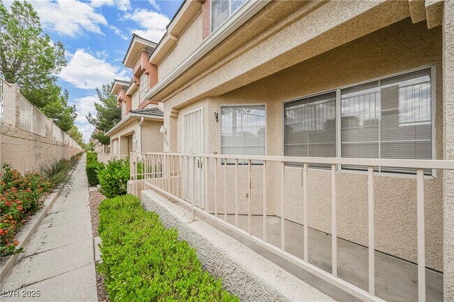 Foto del edificio - 1315 Silver Sierra St