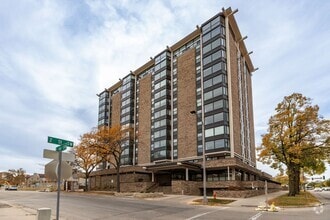 Building Photo - 207 5th Ave SW