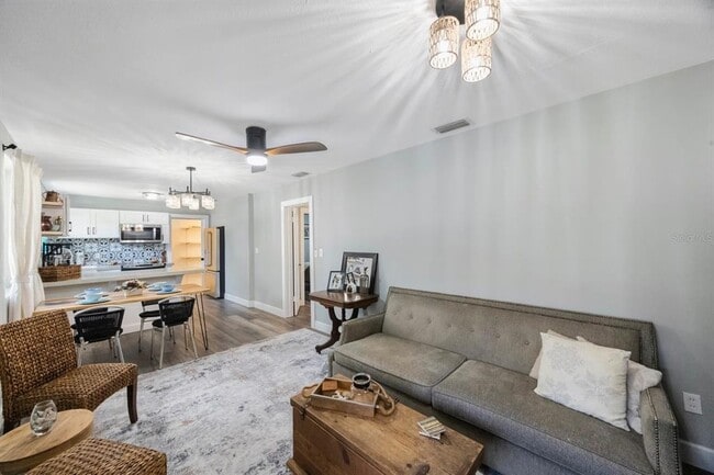 Building Photo - 1010 E Fern St