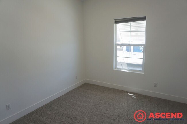 Foto del edificio - Gorgeous new build home located off 7th St...