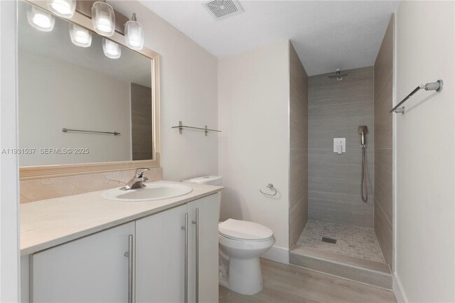 Foto del edificio - 7600 Collins Ave