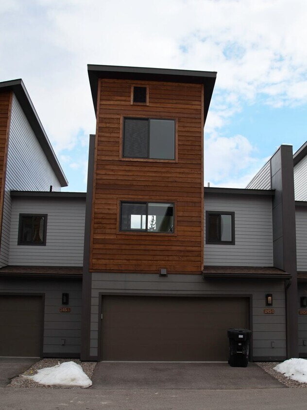 Primary Photo - Modern 2bed/2bath home with loft near down...