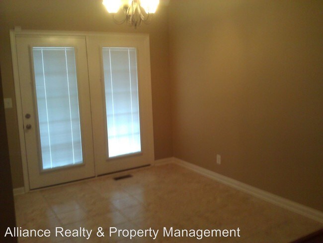 Building Photo - 500 Fox Trot Dr