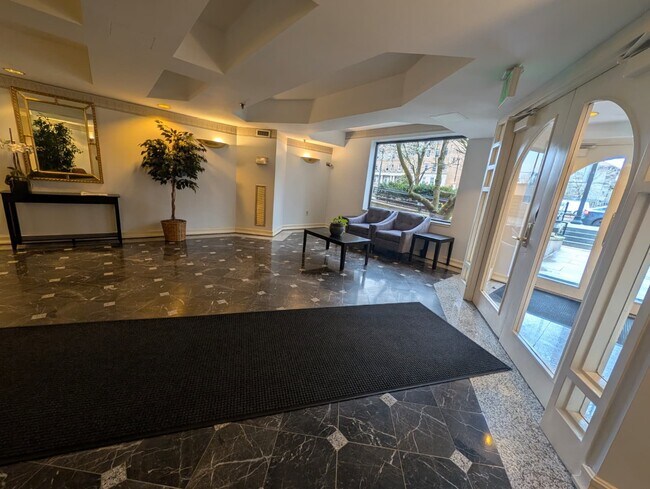 Building Photo - 1933 Commonwealth Ave