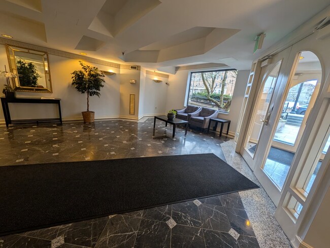 Photo - 1933 Commonwealth Ave Apartment