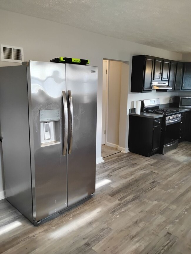 Foto del edificio - 4 Bedroom 1 Bath