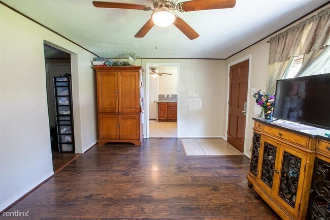 Building Photo - 1 br, 1 bath House - 8921 Sherbourne St