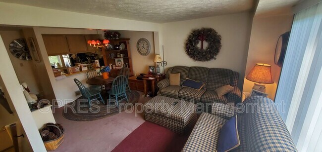 Building Photo - Townhouse for rent
