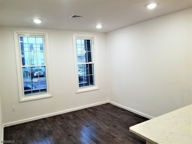 Building Photo - 417 22nd St