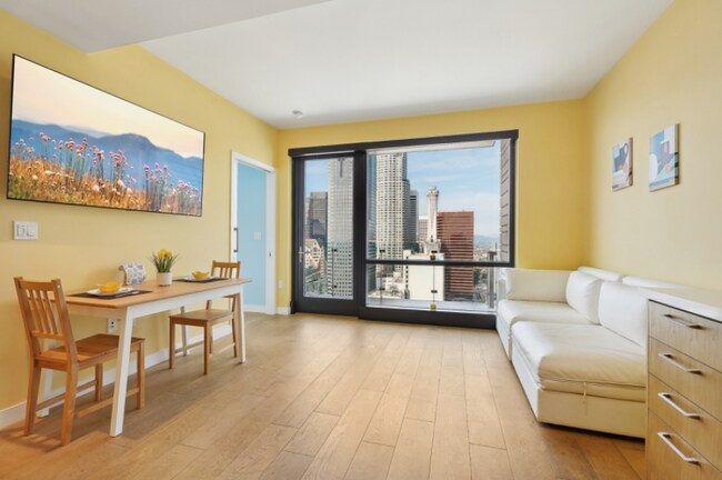 Building Photo - 400 S Broadway