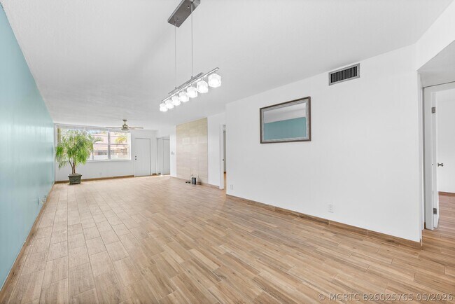 Foto del edificio - 2865 SW 22nd Ave