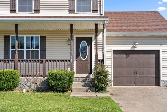 Foto del edificio - JUST REDUCED- Large, Nice home close to Fort Campbell and Shopping