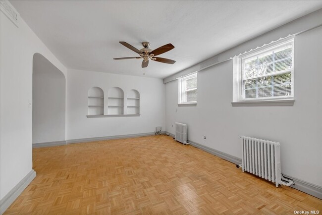 Foto del edificio - 231 Manorhaven Blvd