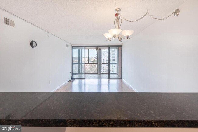 Foto del edificio - 1001 N Randolph St