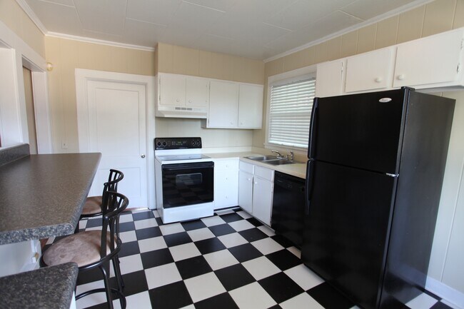 Foto del edificio - 3bed/2bath House off of Wire Road. Rental includes water!