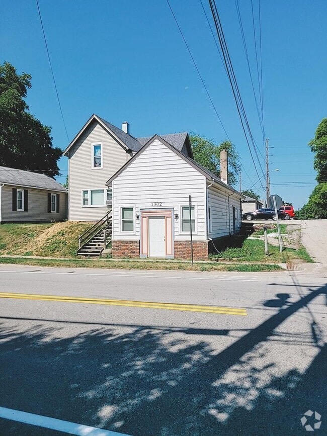 Building Photo - 1302 S 4th St