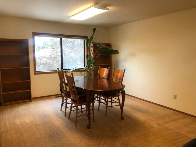 Building Photo - 715 SW Staley Dr